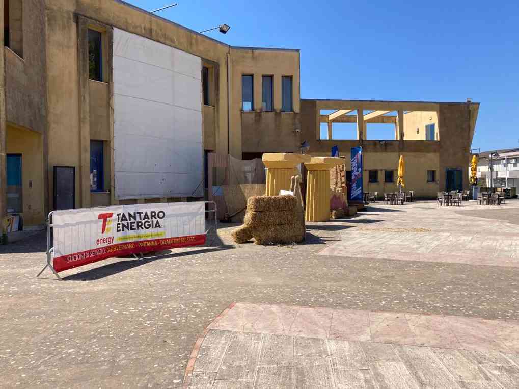 Immagine articolo: Questa sera a Salaparuta in scena l'esilarante commedia  “La vera storia della guerra di Troia“. Ingresso libero