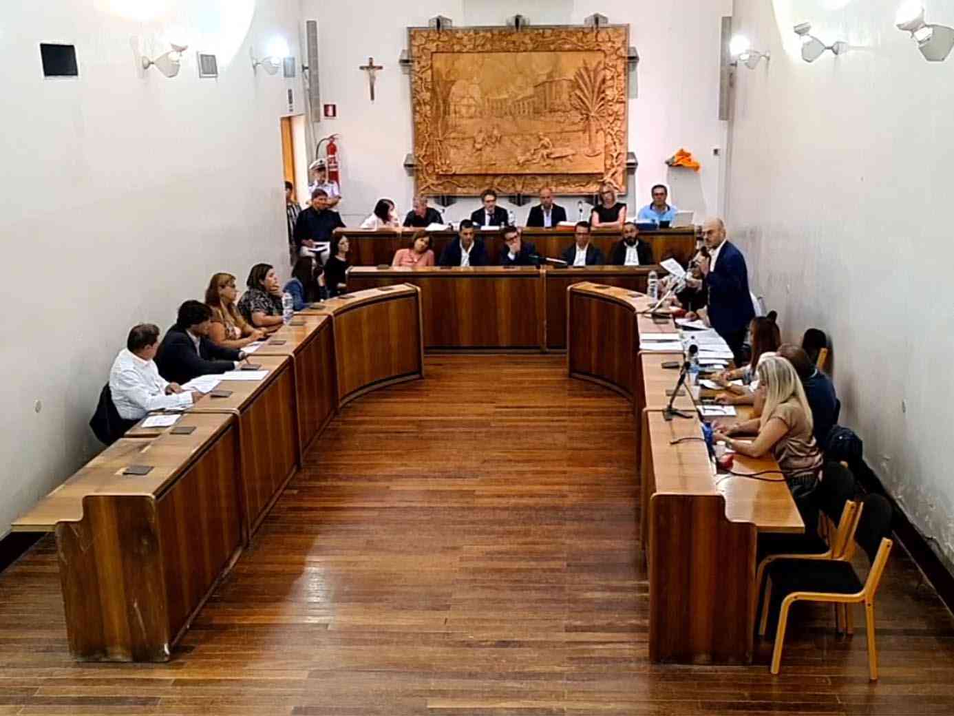 Immagine articolo: Menfi, il Consiglio Comunale si riunisce oggi: tra i punti bilancio, mensa e crisi idrica