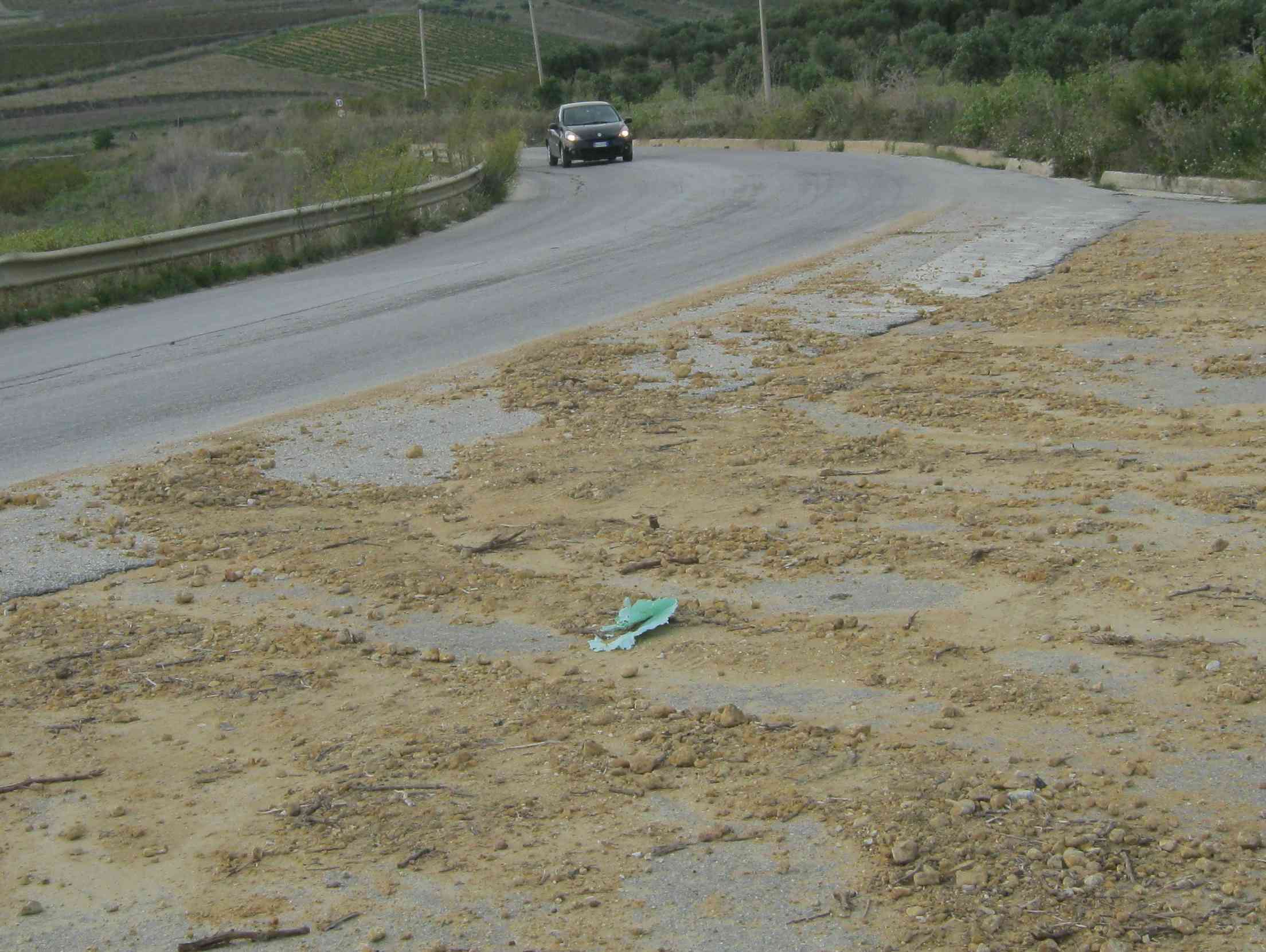 Immagine articolo: Sempre più dissestata la strada 70 tra Sambuca e S. Margherita. Disagi quotidiani per gli automobilisti