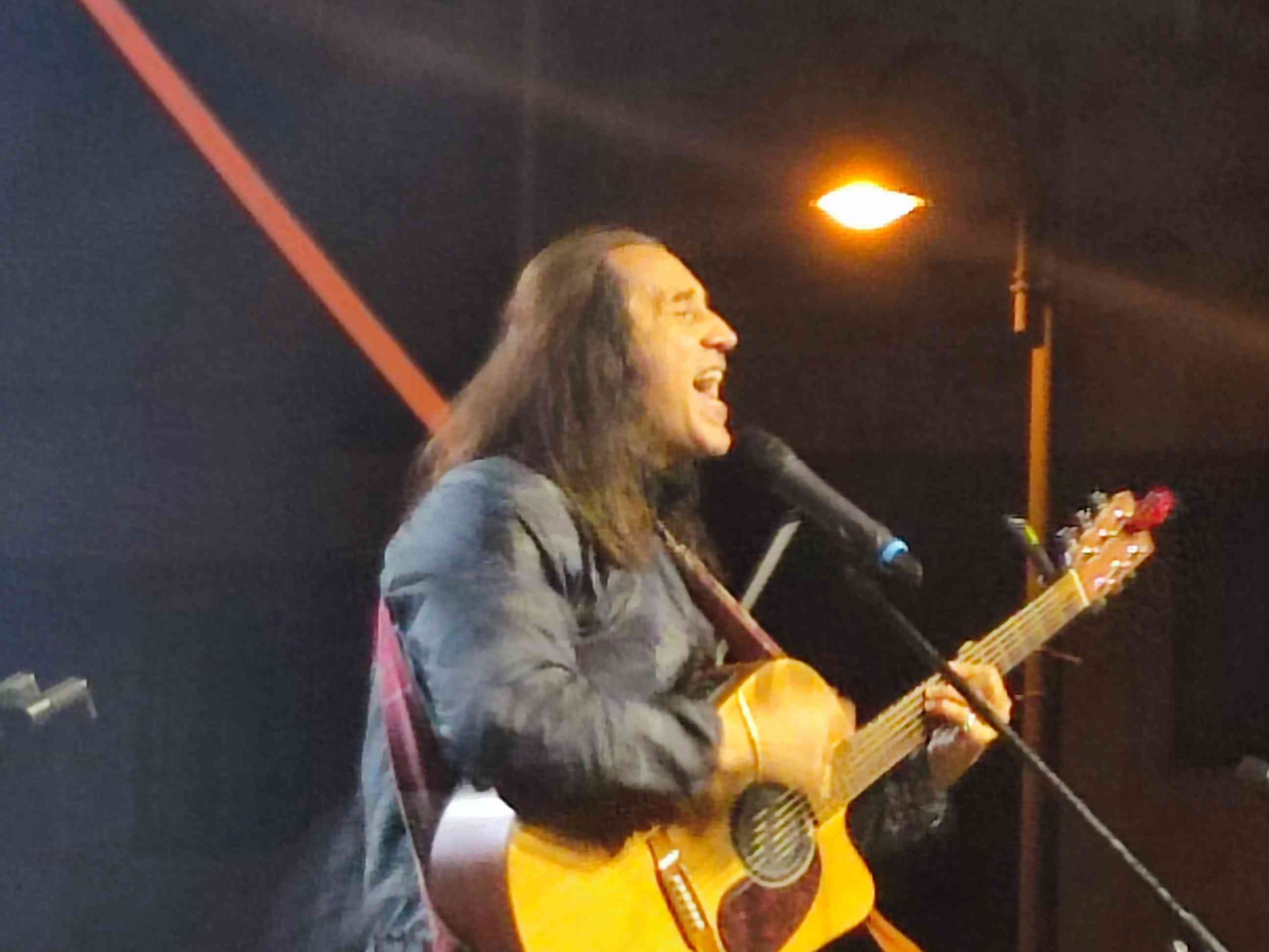 Immagine articolo: Poggioreale. Il concerto di Povia chiude la XXVII edizione della Mostra dei Formaggi della Valle del Belice e Sagra della Ricotta