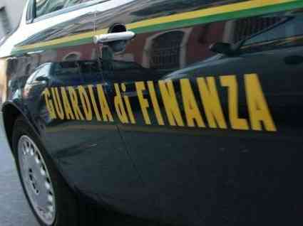 Immagine articolo: Discarica abusiva sequestrata a Castelvetrano. In un terreno 139 veicoli in disuso