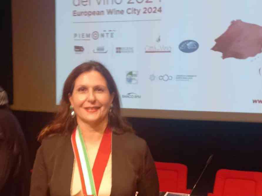 Immagine articolo: Marilena Mauceri protagonista su Terre del Vino: riconosciuto il suo impegno per Menfi, il territorio e la cultura del vino