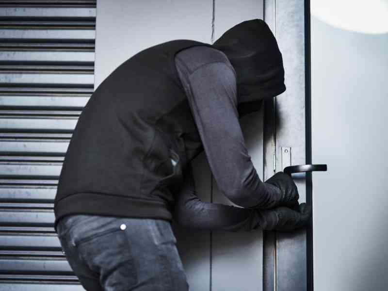 Immagine articolo: Furto in un supermercato di Sambuca. Bottino supera i 10mila euro