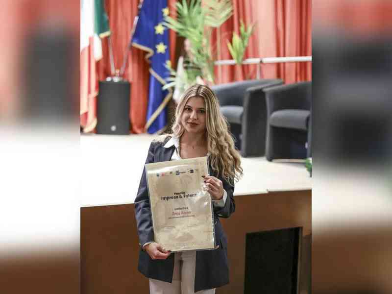 Immagine articolo: Bruxelles, all’Istituto Italiano di Cultura premiata la menfitana Anna Avona per merito accademico