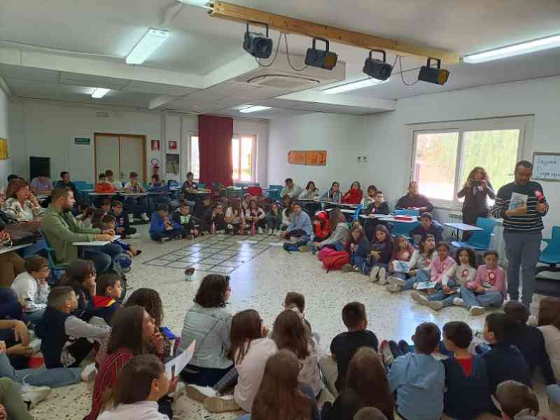 Immagine articolo: Santa Ninfa, successo per l'iniziativa scolastica IoLeggoPerchè