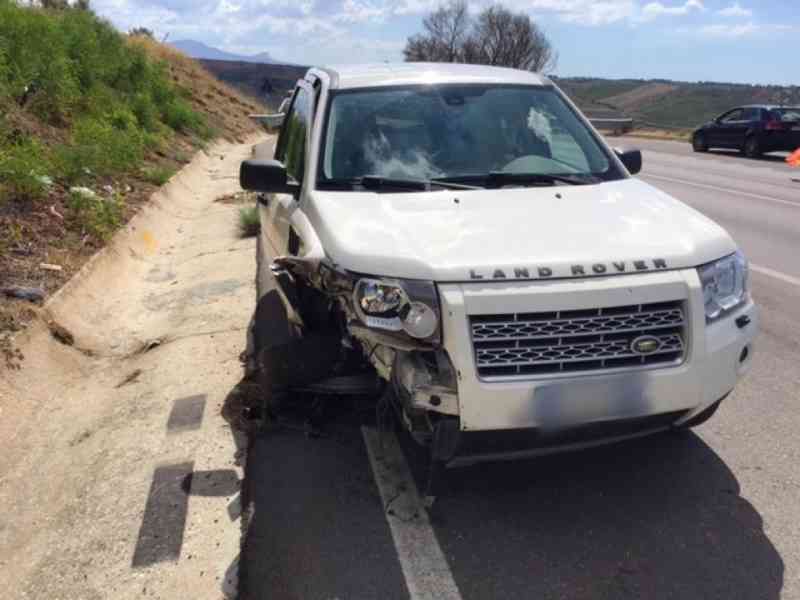 Immagine articolo: (FOTO) Tir perde una ruota sulla tra Castelvetrano e Menfi sulla Ss 115. Danni ad un Suv