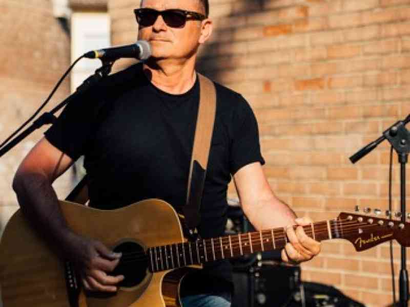 Immagine articolo: Salaparuta, grande attesa per il concerto di Nino Fiorello di questa sera