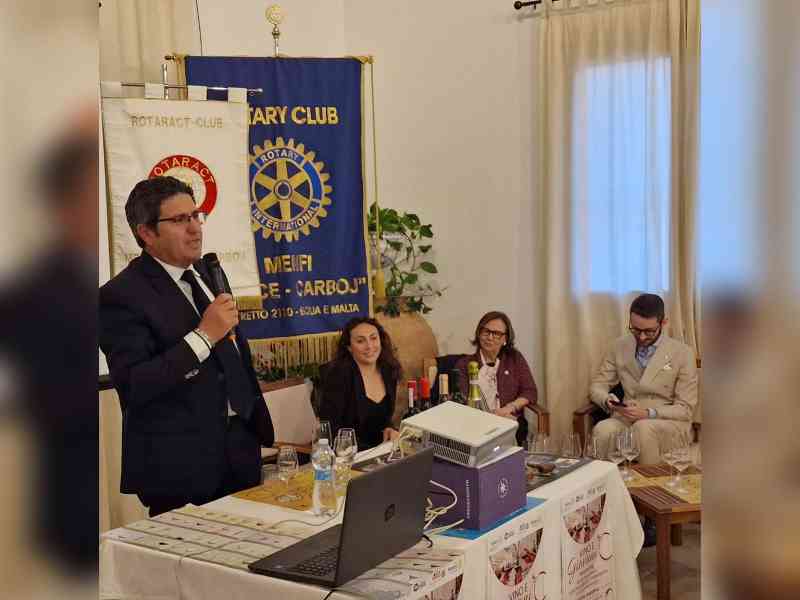 Immagine articolo: I giovani del Rotaract Club di Menfi alla scoperta dei vini siciliani