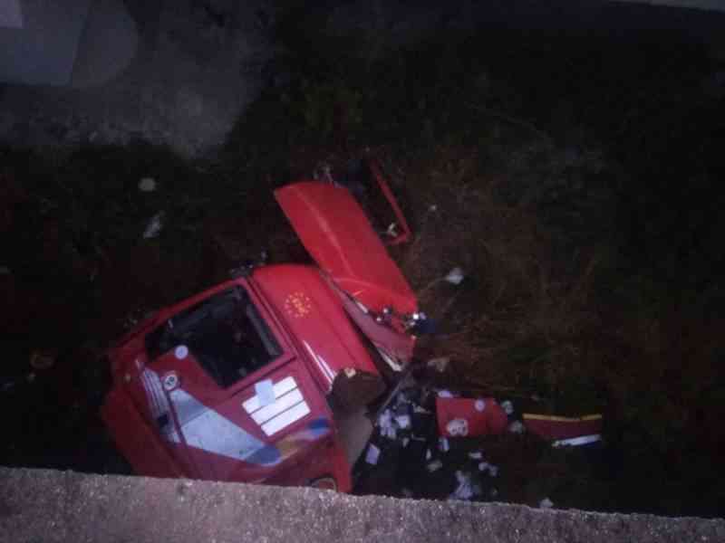 Immagine articolo: Tir precipita giù dal viadotto sulla A29 Palermo - Mazara. Tratto Autostrada chiuso fino alle 12
