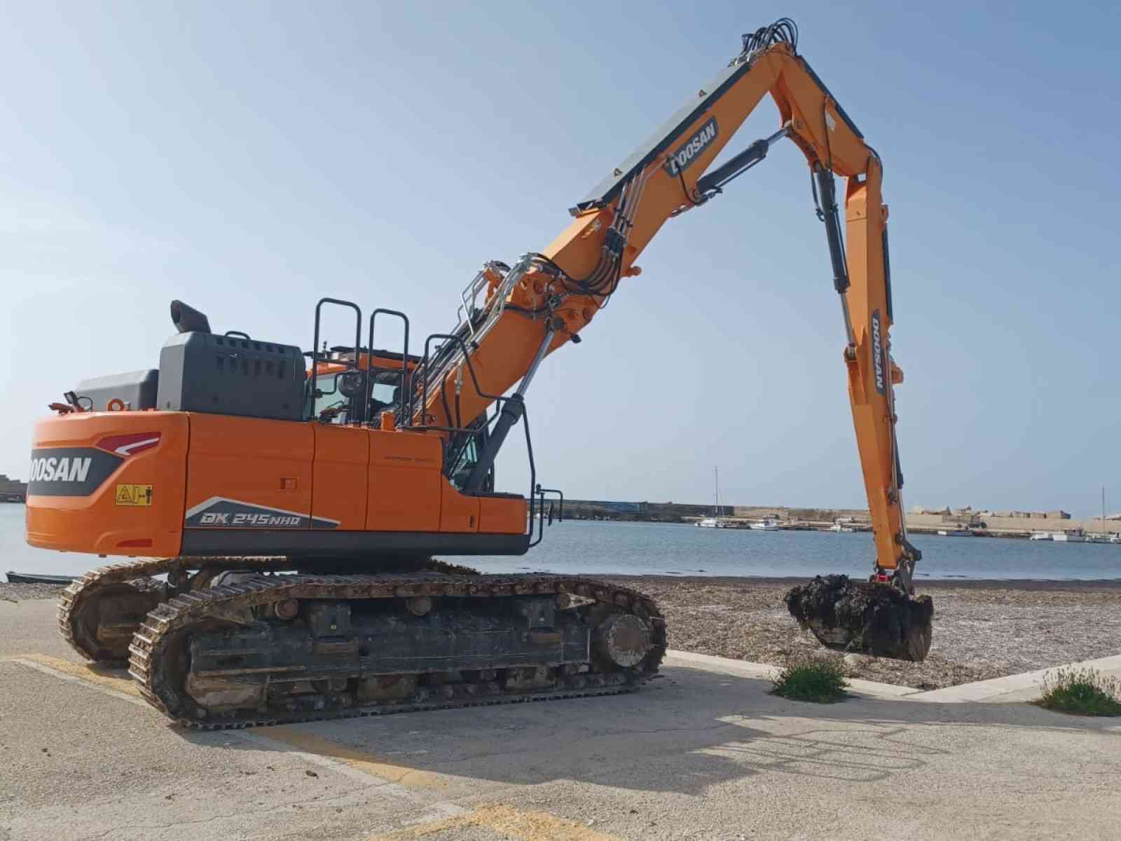 Immagine articolo: Porto Palo: avviati i lavori di rimozione e spostamento della Posidonia