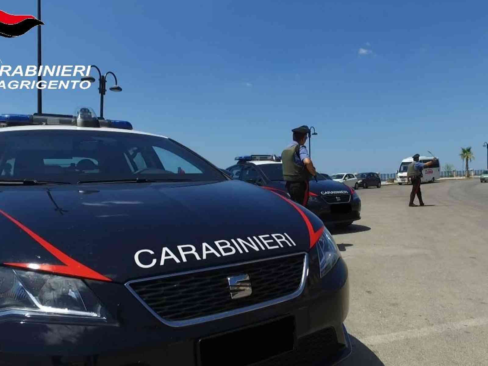 Immagine articolo: Sciacca, “finto carabiniere“ citofona ma ad aspettarlo trova due veri carabinieri: arrestato