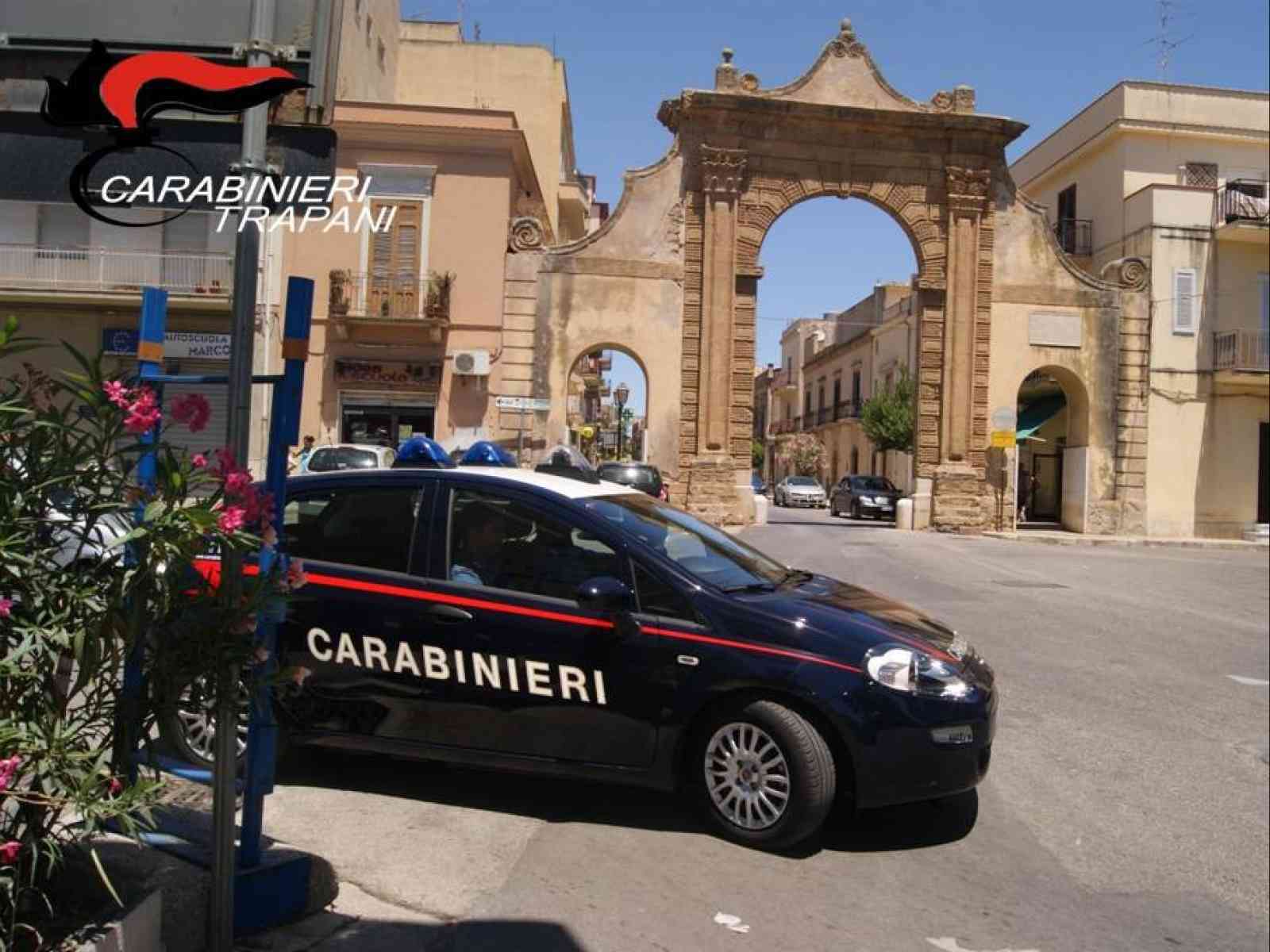 Immagine articolo: Castelvetrano. Donna trovata morta per le scale e uomo impiccato. Forse omicidio-suicidio